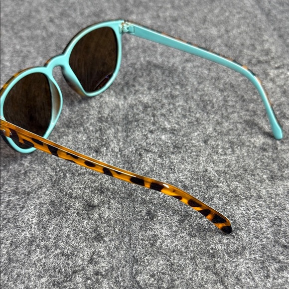 Source Unknown Tortoise Shell Sunglasses with Teal Arms - Picture 3 of 6